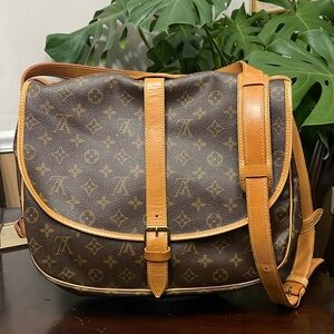#075-0050-1062 LOUIS VUITTON MONOGRAM SAUMUR GM AR0940